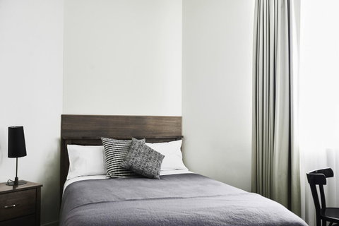 Plough Hotel - Tourism Caloundra 3