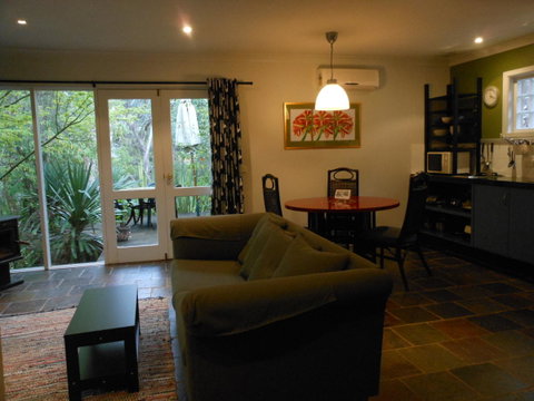Merrimeet Cottages - Tourism Caloundra 12