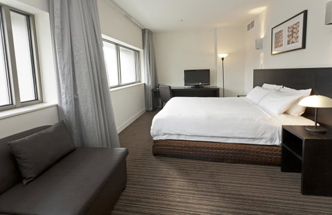 Causeway 353 Hotel - Tourism Caloundra 25