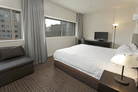 Causeway 353 Hotel - Tourism Caloundra 7