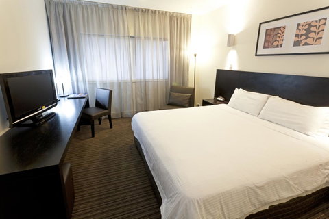 Causeway 353 Hotel - Tourism Caloundra 5
