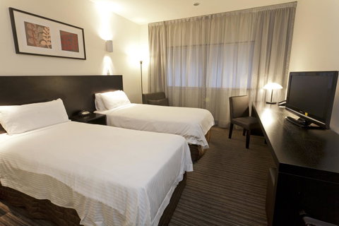 Causeway 353 Hotel - Tourism Caloundra 6