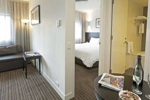 Causeway 353 Hotel - Tourism Caloundra 33