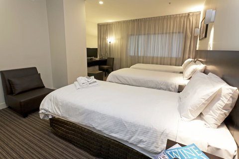 Causeway 353 Hotel - Tourism Caloundra 20