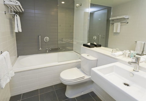 Causeway 353 Hotel - Tourism Caloundra 28