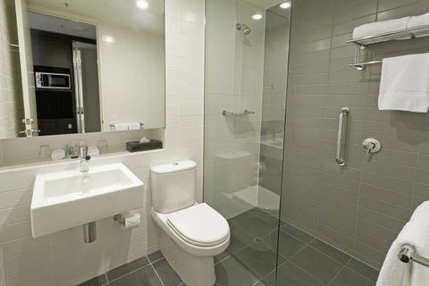 Causeway 353 Hotel - Tourism Caloundra 2