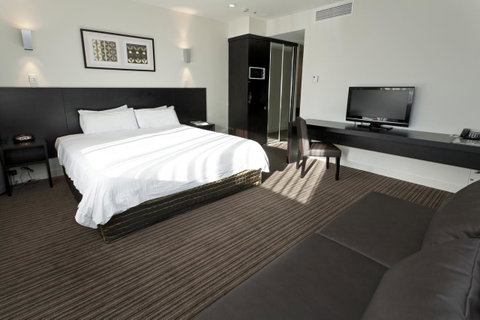Causeway 353 Hotel - Tourism Caloundra 8