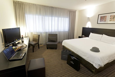 Causeway 353 Hotel - Tourism Caloundra 24