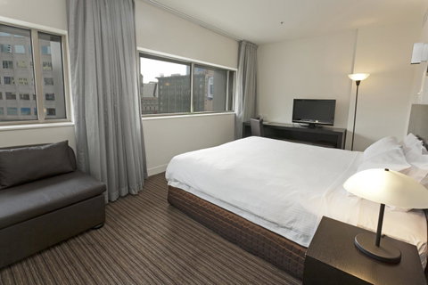Causeway 353 Hotel - Tourism Caloundra 22
