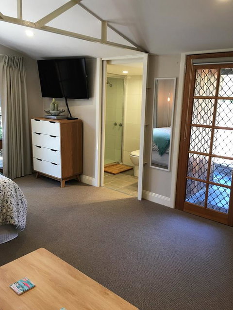 The Cosy Bungalow - Tourism Caloundra 3