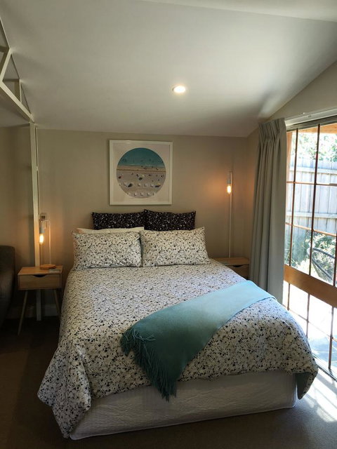 The Cosy Bungalow - Tourism Caloundra 4
