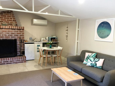 The Cosy Bungalow - Tourism Caloundra 7