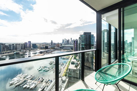Melbourne Private Apartments - Collins Wharf Waterfront, Docklands - Tourism Caloundra 2