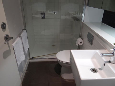 Amazing Accommodations : South Yarra - Tourism Caloundra 4