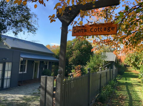 Cinta Cottage - Tourism Caloundra 0