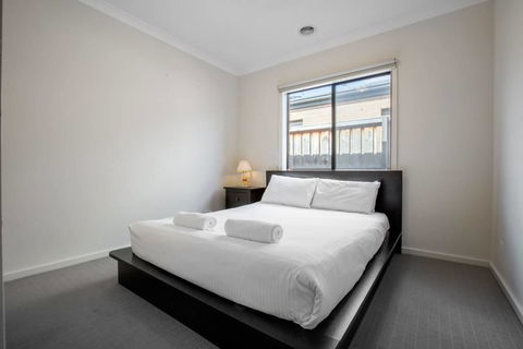 Holiday Rose - Tourism Caloundra 3