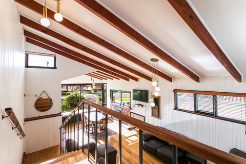 Beach Front Beauty - Ocean Front Views - Tourism Caloundra 5