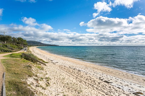 Beach Front Beauty - Ocean Front Views - Tourism Caloundra 3