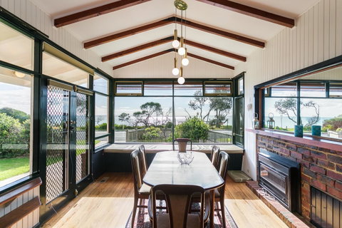 Beach Front Beauty - Ocean Front Views - Tourism Caloundra 1