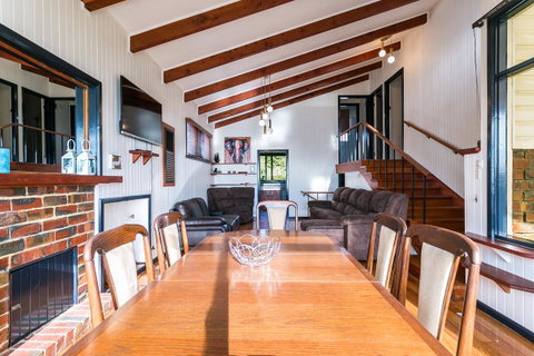 Beach Front Beauty - Ocean Front Views - Tourism Caloundra 4