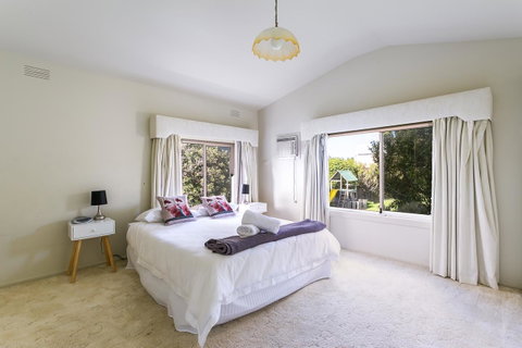 Beach Front Beauty - Ocean Front Views - Tourism Caloundra 10