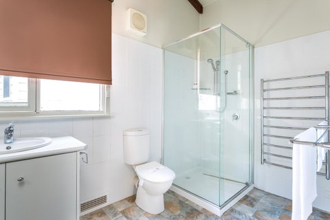 Beach Front Beauty - Ocean Front Views - Tourism Caloundra 13