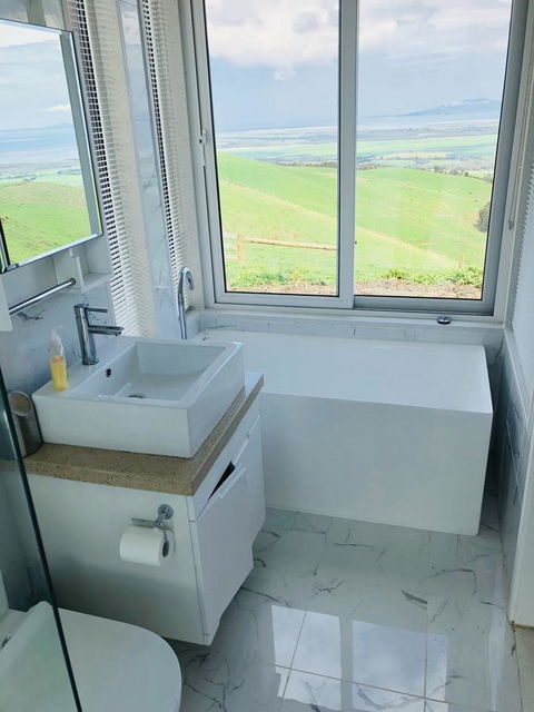 One Tree Hill Wilson Prom And Ocean Views - Tourism Caloundra 38