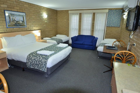 Tropicana Motor Inn - Tourism Caloundra 9