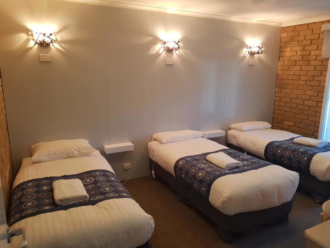 Tropicana Motor Inn - Tourism Caloundra 34
