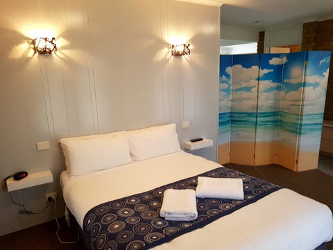 Tropicana Motor Inn - Tourism Caloundra 2