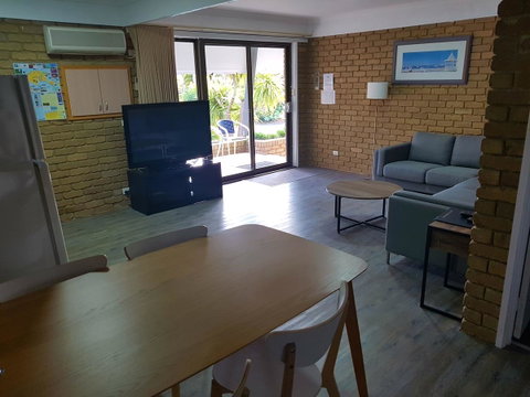 Tropicana Motor Inn - Tourism Caloundra 33