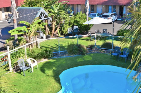 Tropicana Motor Inn - Tourism Caloundra 3