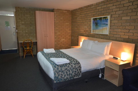 Tropicana Motor Inn - Tourism Caloundra 4