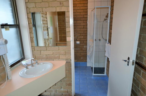 Tropicana Motor Inn - Tourism Caloundra 11