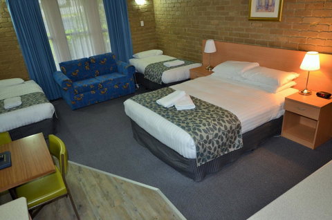 Tropicana Motor Inn - Tourism Caloundra 7