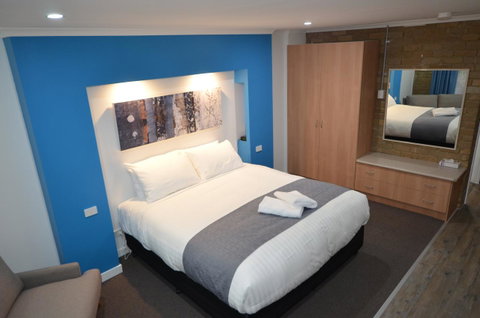 Tropicana Motor Inn - Tourism Caloundra 0