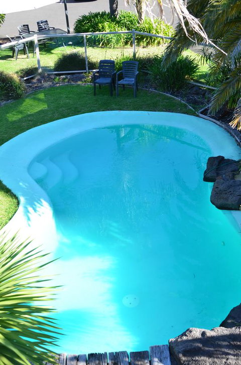 Tropicana Motor Inn - Tourism Caloundra 1