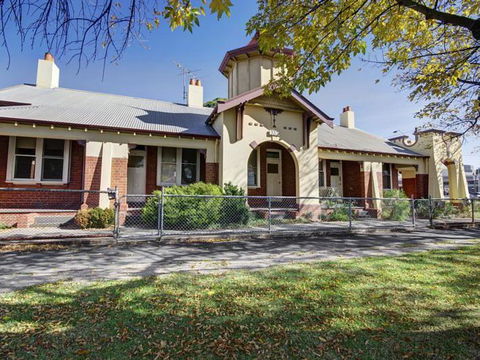 Boutique Heritage Studios On Ryrie Geelong CBD Opposite Hospital - Tourism Caloundra 4