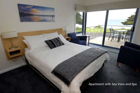 Seascape Accommodation - Tourism Caloundra 0