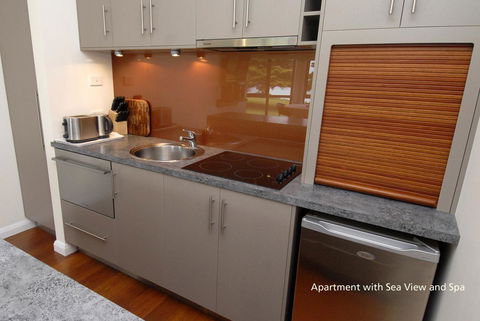 Seascape Accommodation - Tourism Caloundra 3