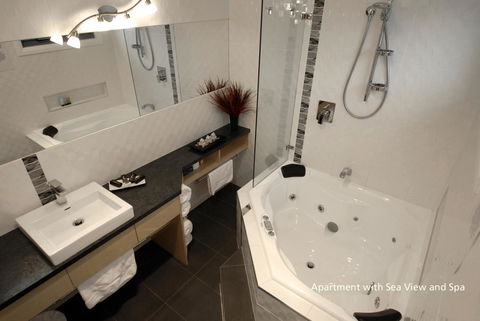 Seascape Accommodation - Tourism Caloundra 2