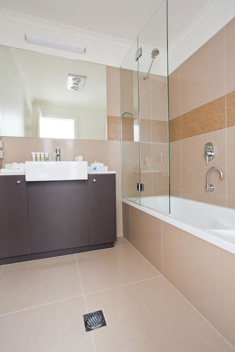 Bairnsdale International - Tourism Caloundra 4