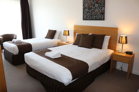 Bairnsdale International - Tourism Caloundra 12