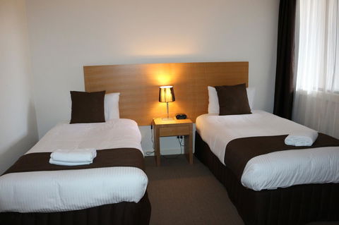 Bairnsdale International - Tourism Caloundra 26