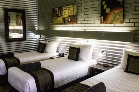 The Olive Tree Motel - Tourism Caloundra 3