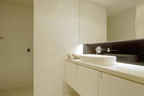 C-Scape Water Front Apartment - Tourism Caloundra 8