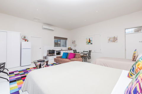 Cottages For Couples - Tourism Caloundra 8