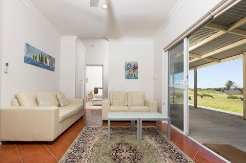 Cottages For Couples - Tourism Caloundra 28