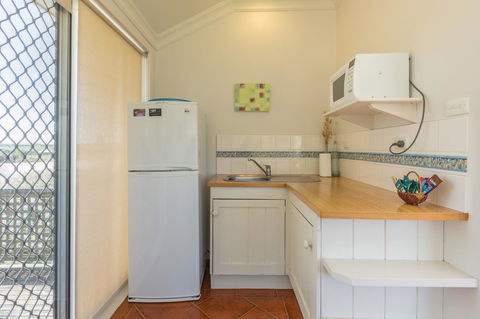 Cottages For Couples - Tourism Caloundra 22