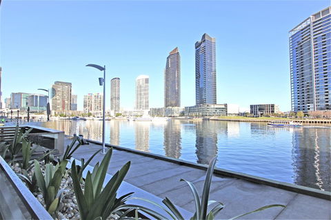 Auzzie Apartments Docklands, Melbourne - Tourism Caloundra 1